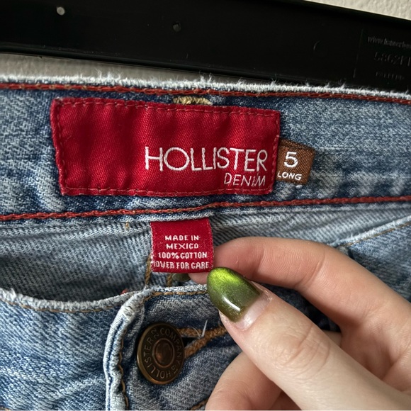 Hollister Low Rise Light Wash Jeans - Picture 3 of 11